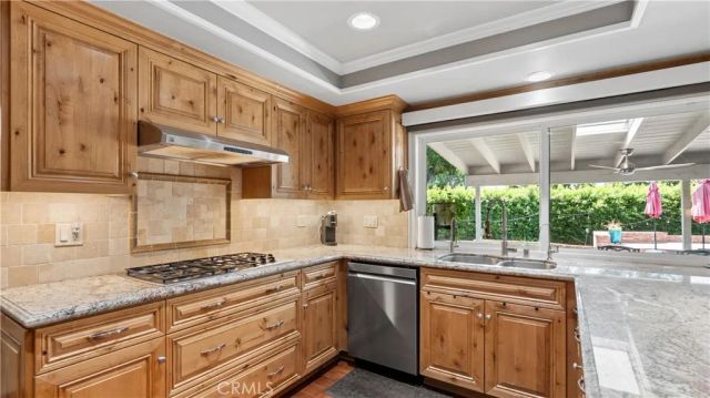19900 Hiawatha, Los Angeles, CA 91311