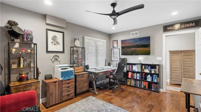 19900 Hiawatha, Los Angeles, CA 91311