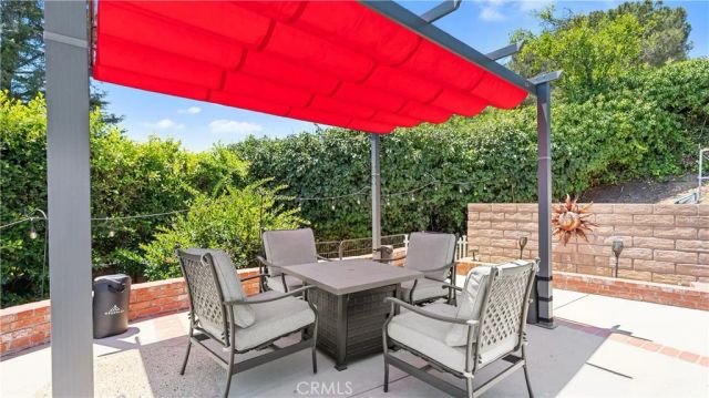 19900 Hiawatha, Los Angeles, CA 91311