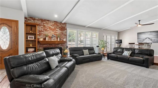 19900 Hiawatha, Los Angeles, CA 91311