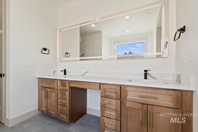 8043 S Golden Hills, Nampa, ID 83686