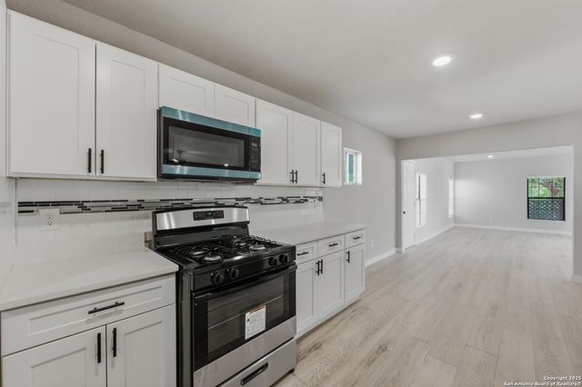 8942 Port Side, San Antonio, TX 78242
