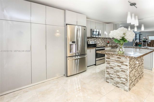 928 NE 27th Ave, Hallandale Beach, FL 33009