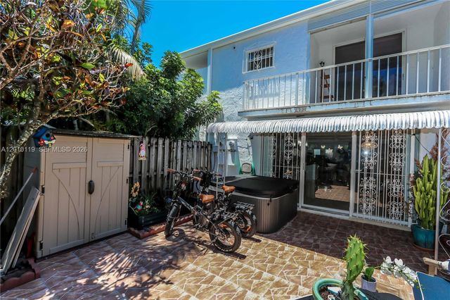 928 NE 27th Ave, Hallandale Beach, FL 33009