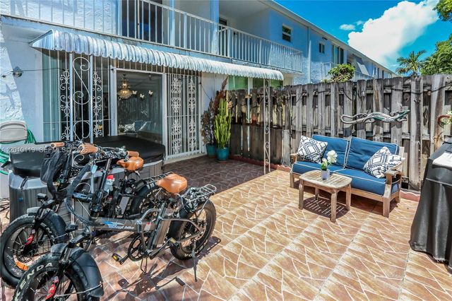 928 NE 27th Ave, Hallandale Beach, FL 33009