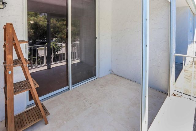 928 NE 27th Ave, Hallandale Beach, FL 33009