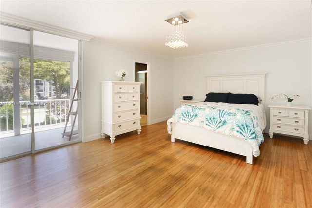 928 NE 27th Ave, Hallandale Beach, FL 33009