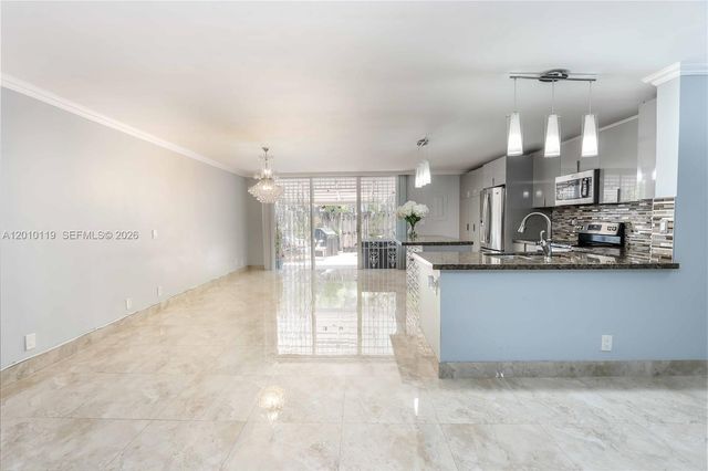 928 NE 27th Ave, Hallandale Beach, FL 33009