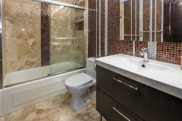 928 NE 27th Ave, Hallandale Beach, FL 33009
