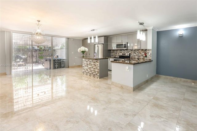 928 NE 27th Ave, Hallandale Beach, FL 33009