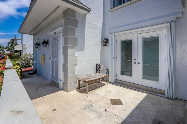 928 NE 27th Ave, Hallandale Beach, FL 33009