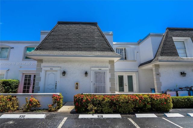 928 NE 27th Ave, Hallandale Beach, FL 33009