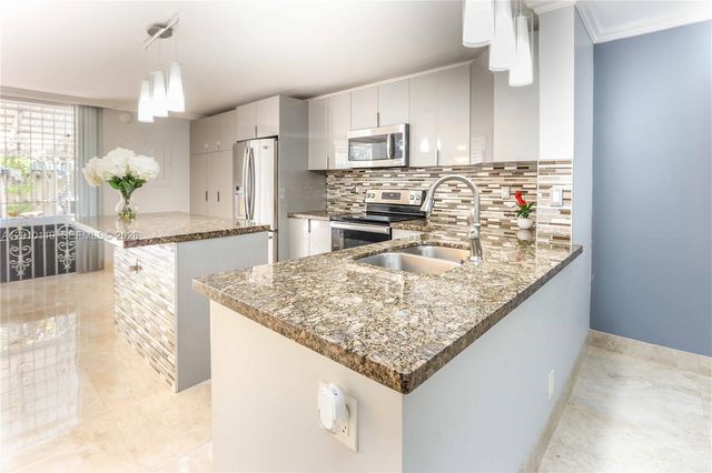 928 NE 27th Ave, Hallandale Beach, FL 33009