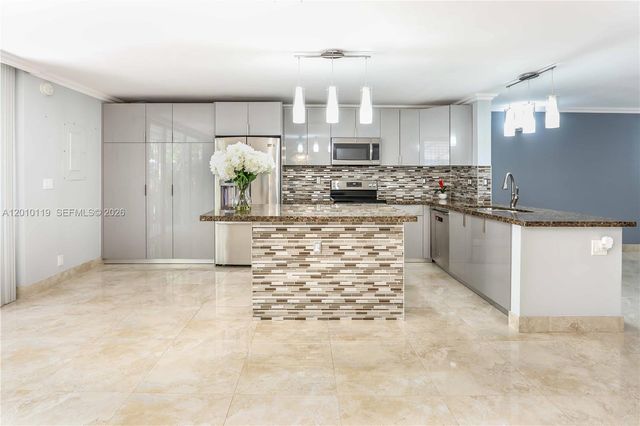 928 NE 27th Ave, Hallandale Beach, FL 33009