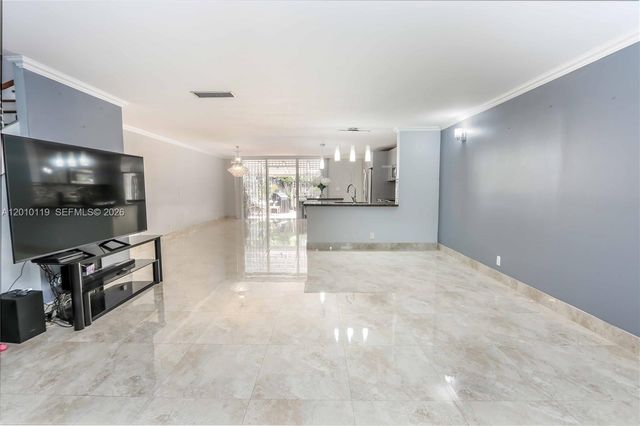 928 NE 27th Ave, Hallandale Beach, FL 33009