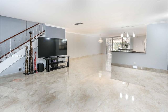 928 NE 27th Ave, Hallandale Beach, FL 33009