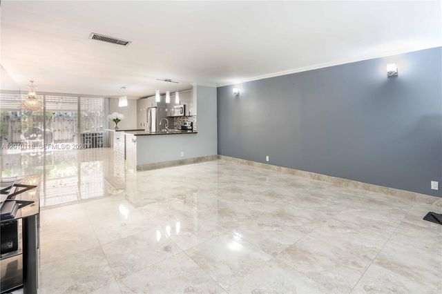 928 NE 27th Ave, Hallandale Beach, FL 33009