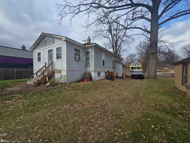 258 E State Road, Montrose, MI 48457