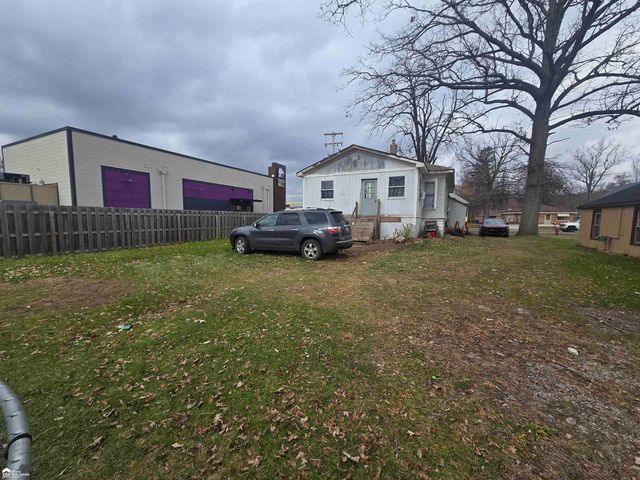 258 E State Road, Montrose, MI 48457