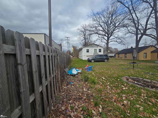 258 E State Road, Montrose, MI 48457