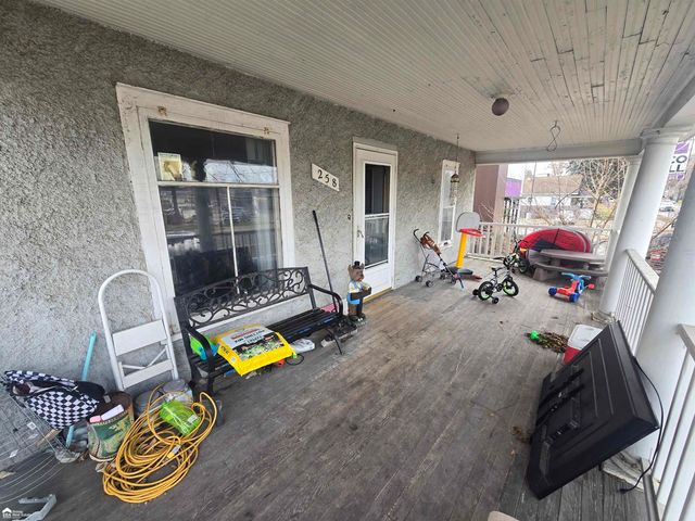 258 E State Road, Montrose, MI 48457