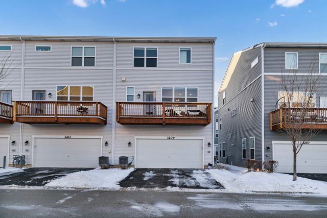 3209 Trillium Circle, Rolling Meadows, IL 60008