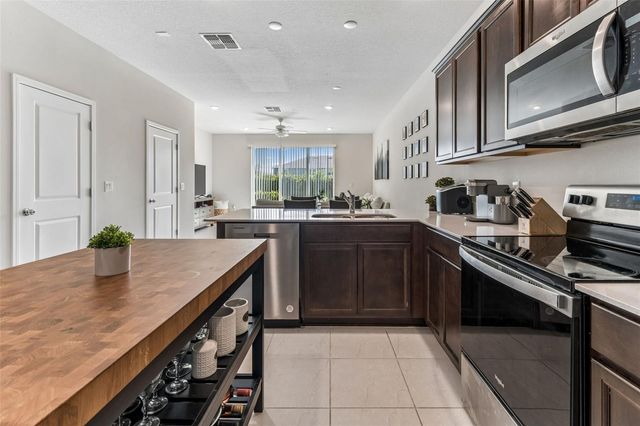 31357 AMBERVIEW BEND, Wesley Chapel, FL 33545