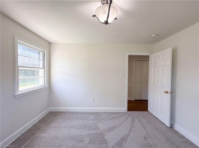 5150 Williamsburg Road, Winston-salem, NC 27106