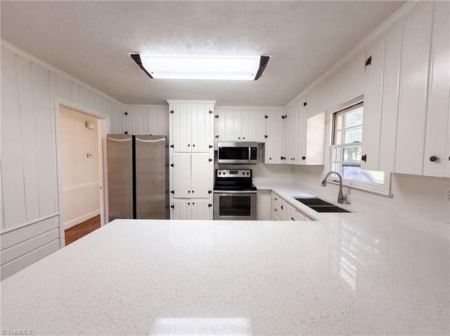 5150 Williamsburg Road, Winston-salem, NC 27106
