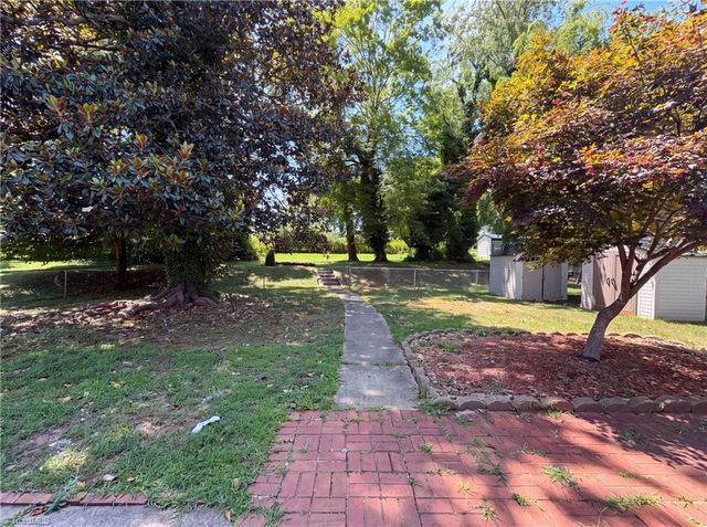 5150 Williamsburg Road, Winston-salem, NC 27106