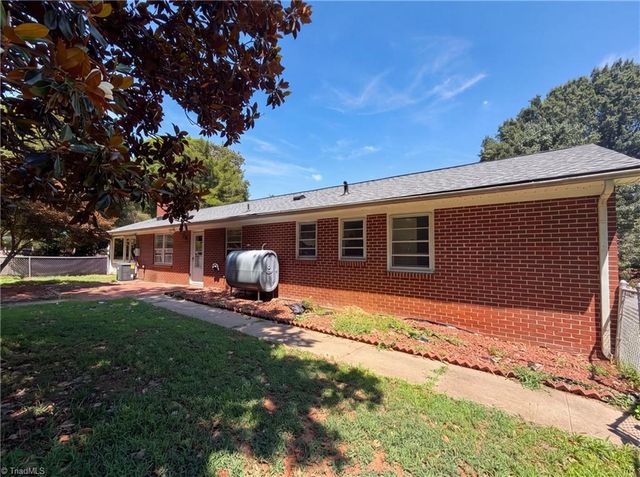 5150 Williamsburg Road, Winston-salem, NC 27106
