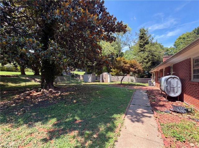 5150 Williamsburg Road, Winston-salem, NC 27106