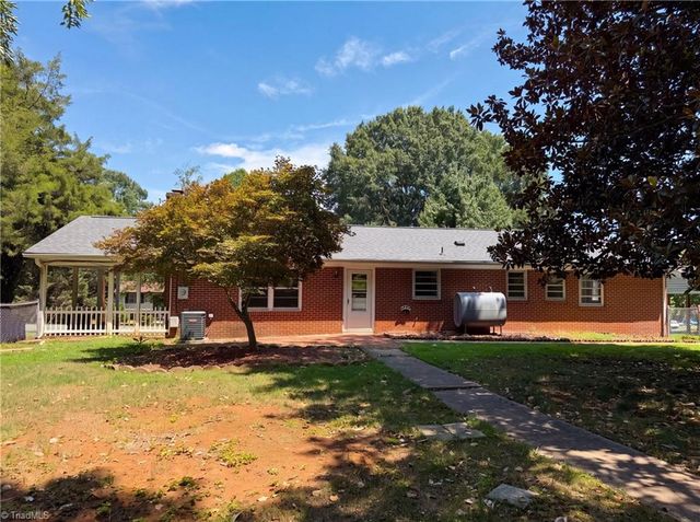 5150 Williamsburg Road, Winston-salem, NC 27106