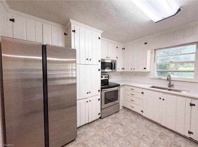 5150 Williamsburg Road, Winston-salem, NC 27106
