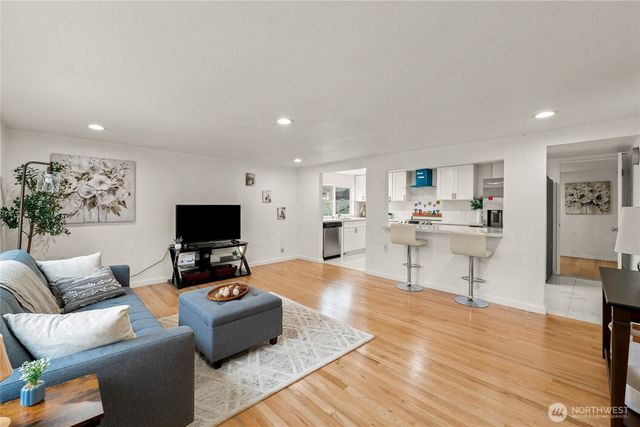 819 SW 134th Street SW, Burien, WA 98146