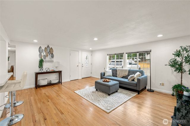 819 SW 134th Street SW, Burien, WA 98146