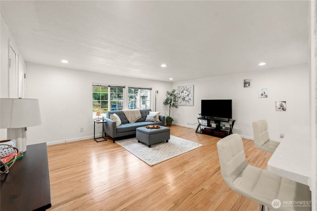 819 SW 134th Street SW, Burien, WA 98146