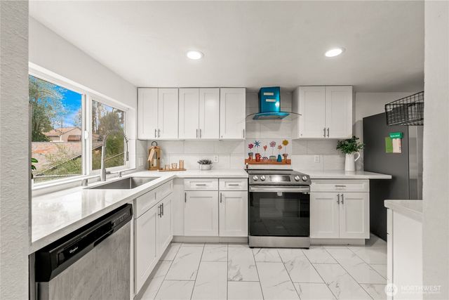 819 SW 134th Street SW, Burien, WA 98146
