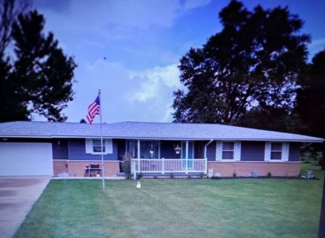 196 S Henning Road, Danville, IL 61832