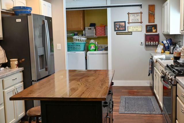 196 S Henning Road, Danville, IL 61832