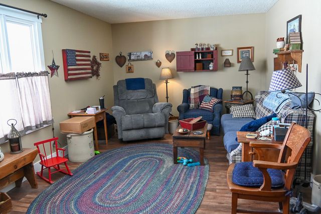 196 S Henning Road, Danville, IL 61832