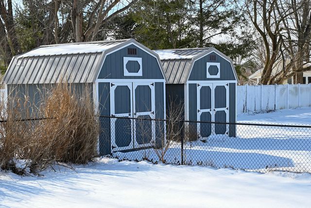 196 S Henning Road, Danville, IL 61832