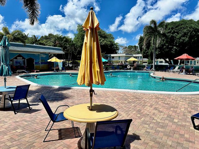 2880 Lake Osborne Drive 210, Lake Worth Beach, FL 33461