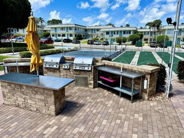 2880 Lake Osborne Drive 210, Lake Worth Beach, FL 33461