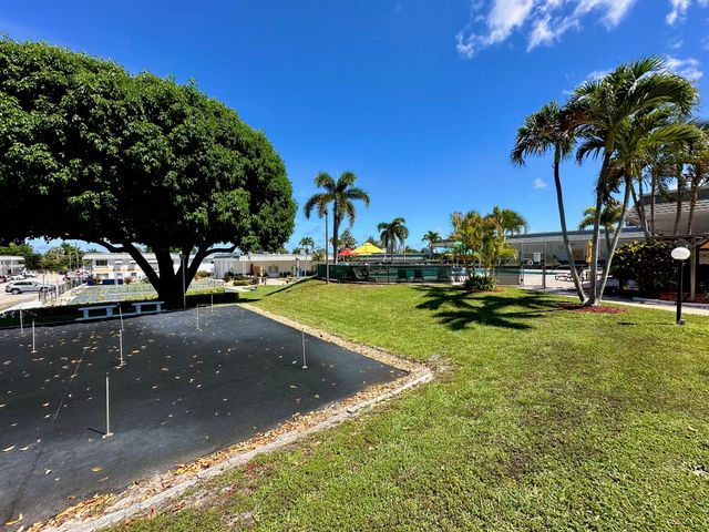 2880 Lake Osborne Drive 210, Lake Worth Beach, FL 33461