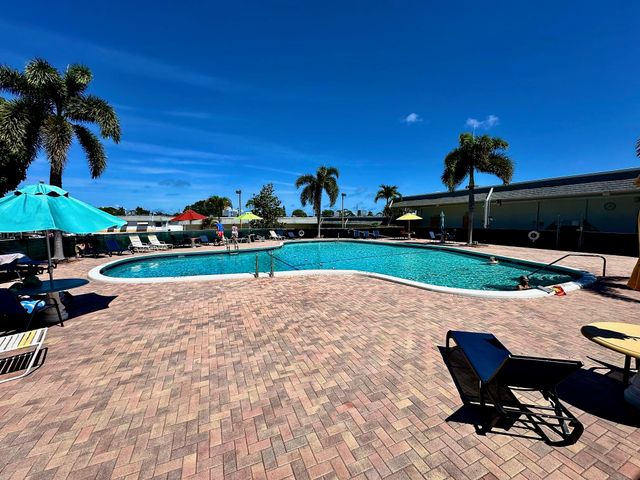2880 Lake Osborne Drive 210, Lake Worth Beach, FL 33461