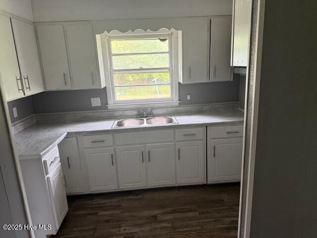 190 Lealer Lyons Drive, Whiteville, NC 28472