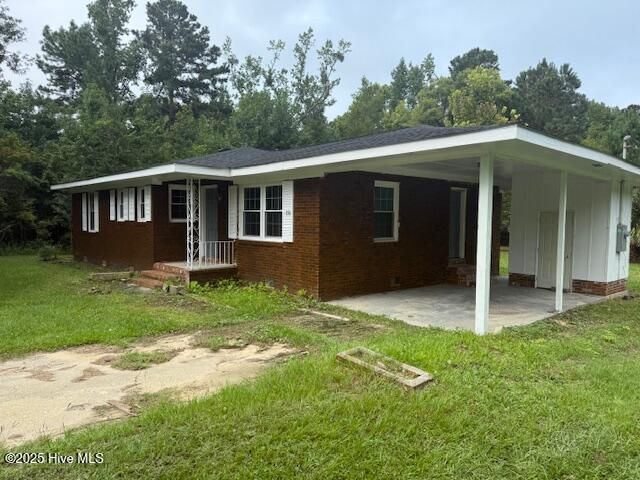 190 Lealer Lyons Drive, Whiteville, NC 28472