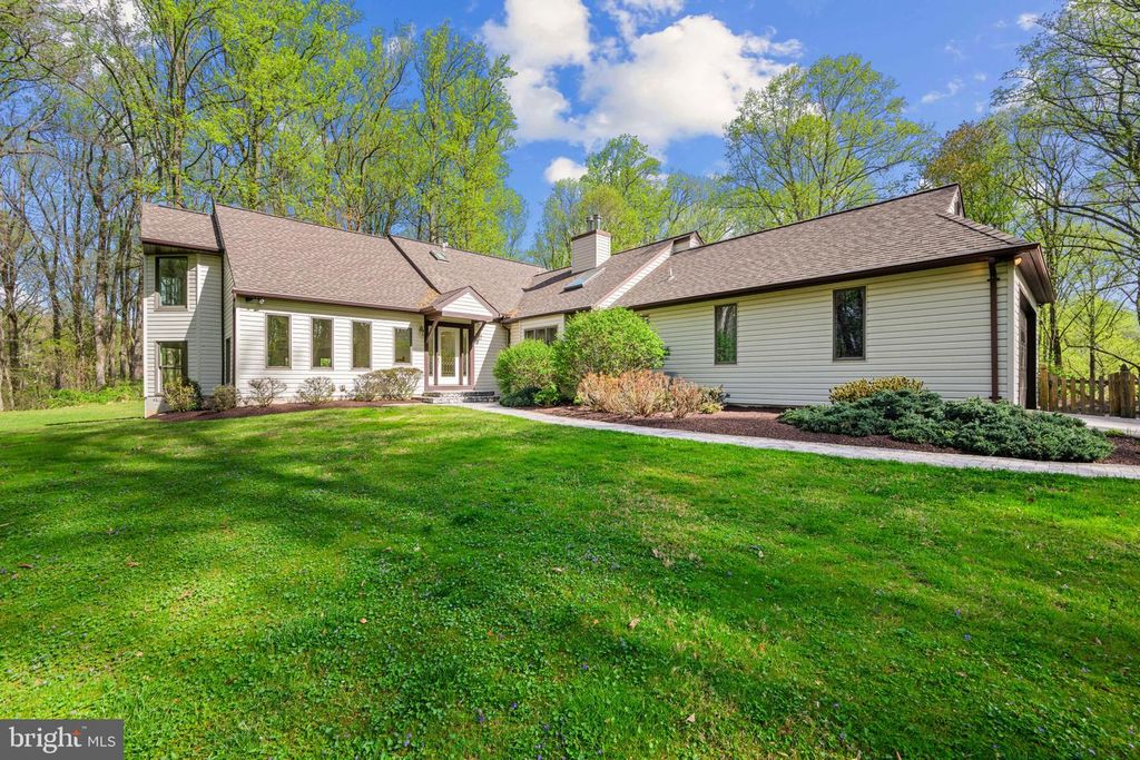 Image 1 of property listing at 5816 OAKLAND RD, Sykesville, MD 21784
