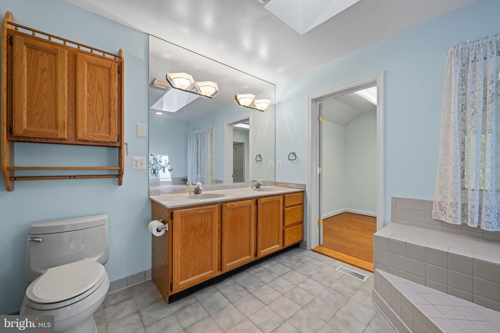 Image 29 of property listing at 5816 OAKLAND RD, Sykesville, MD 21784